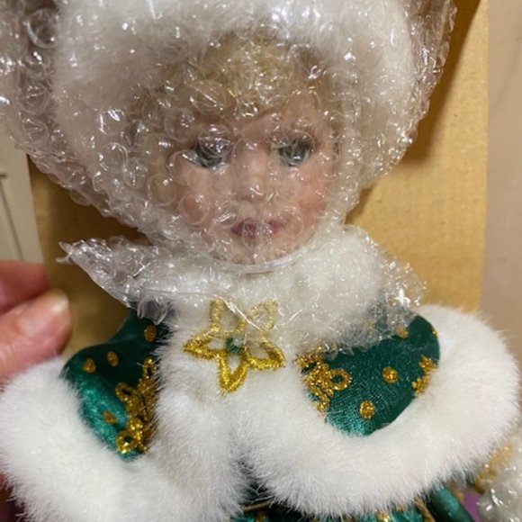 "JADE" Special Memories Holiday Porcelain Doll AVON - Picture 6 of 16